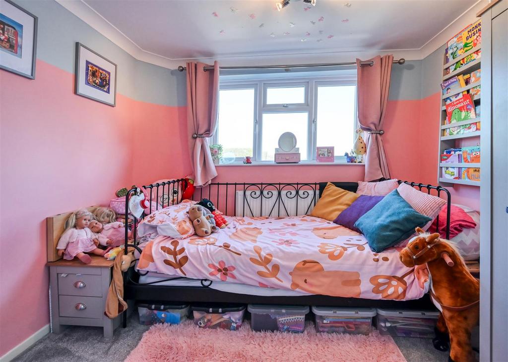 30 Bromley Gardens-11.jpg