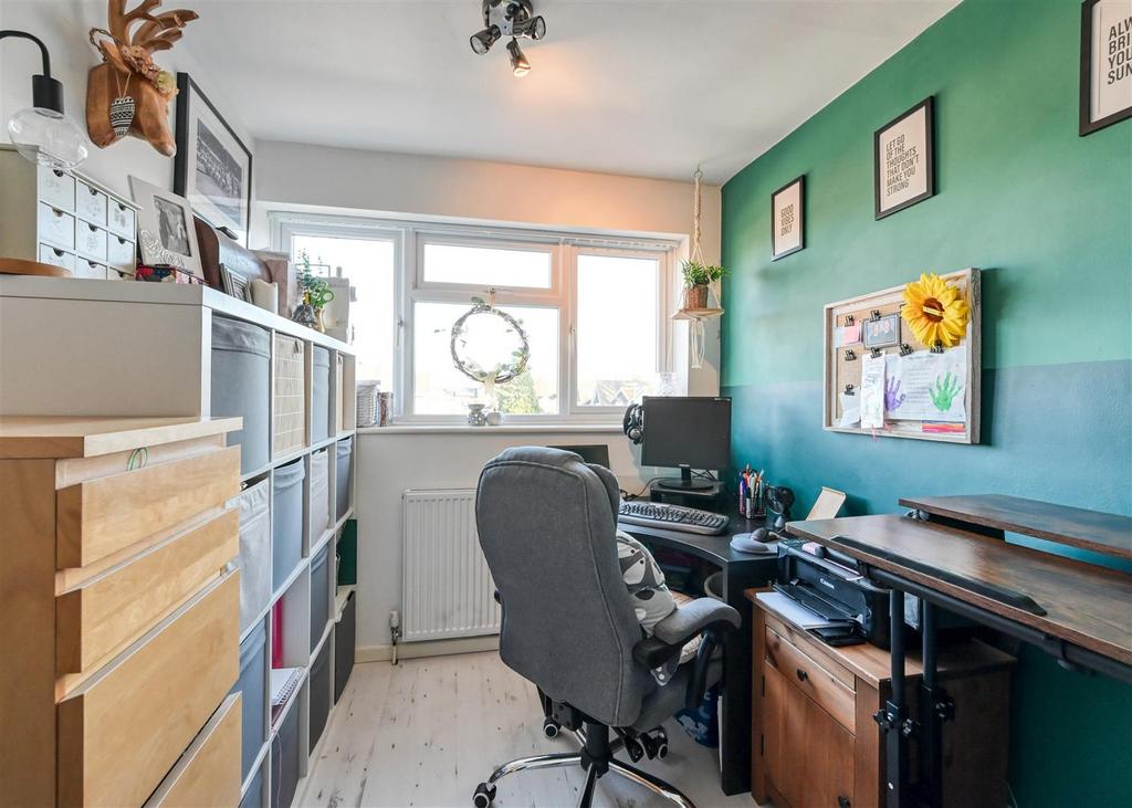 30 Bromley Gardens-12.jpg