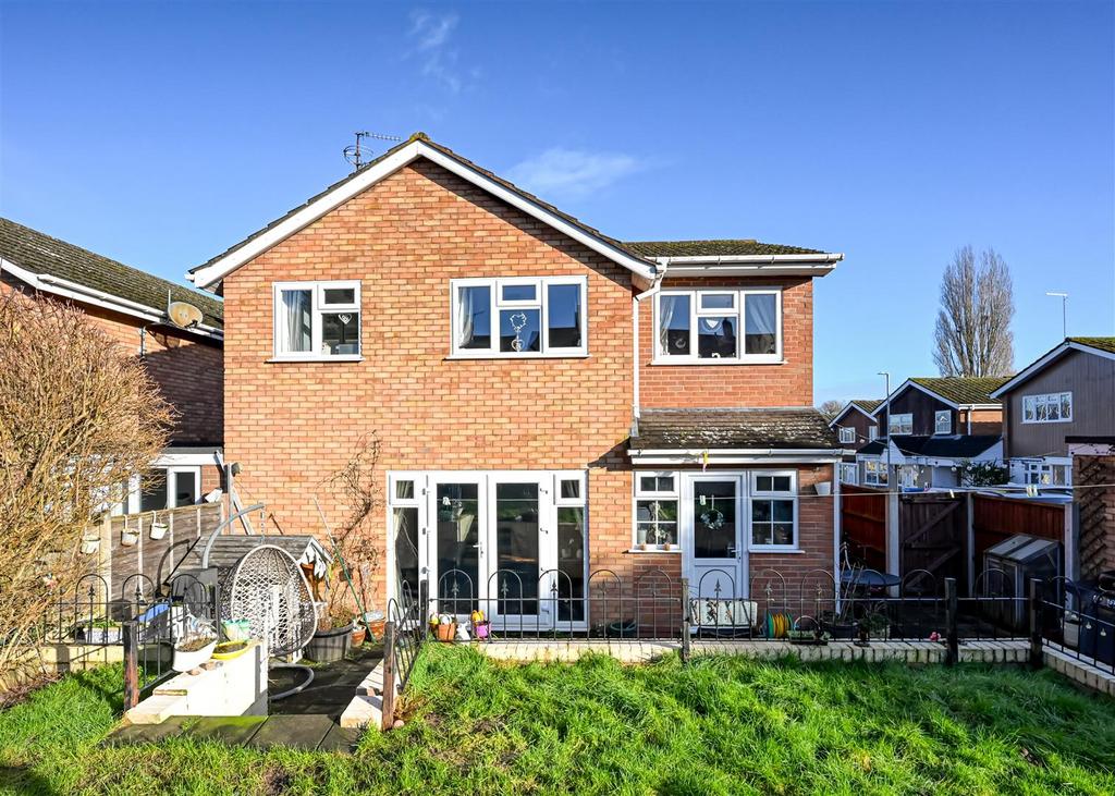 30 Bromley Gardens-02.jpg