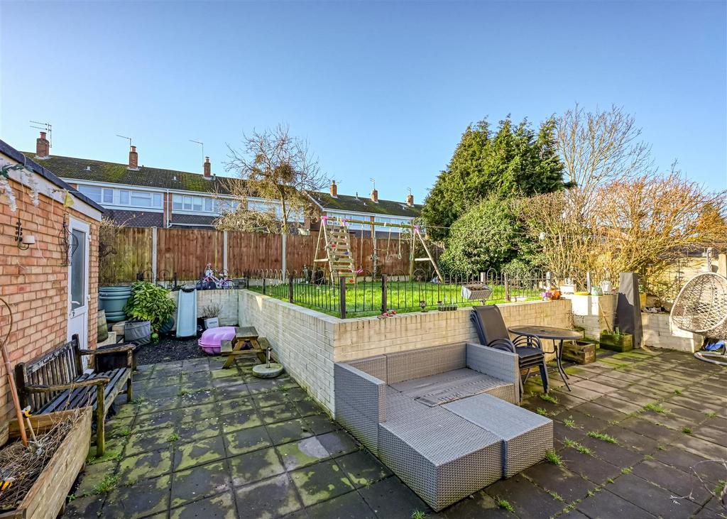 30 Bromley Gardens-03.jpg