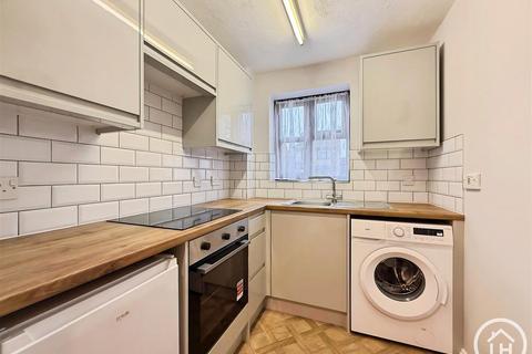 1 bedroom terraced house to rent, Beauvoir Drive, Kemsley, Sittingbourne