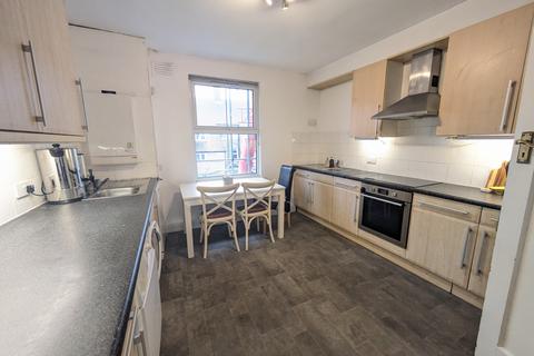 2 bedroom flat for sale, Yew Tree Court, Bridge Lane, NW11