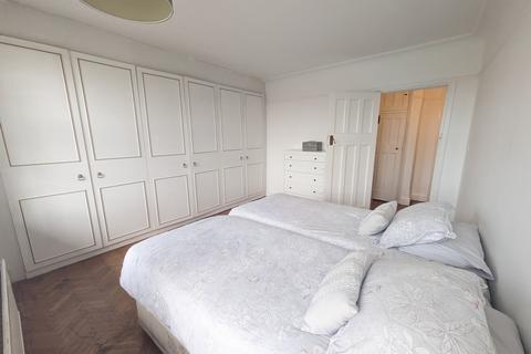 2 bedroom flat for sale, Yew Tree Court, Bridge Lane, NW11