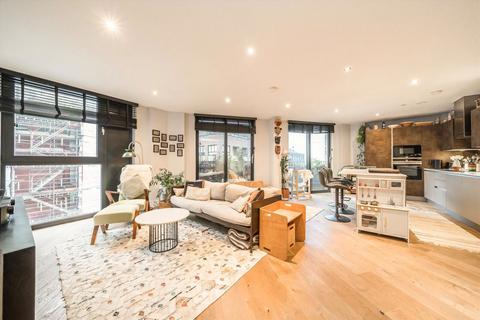 3 bedroom flat for sale, Roach Road, London E3