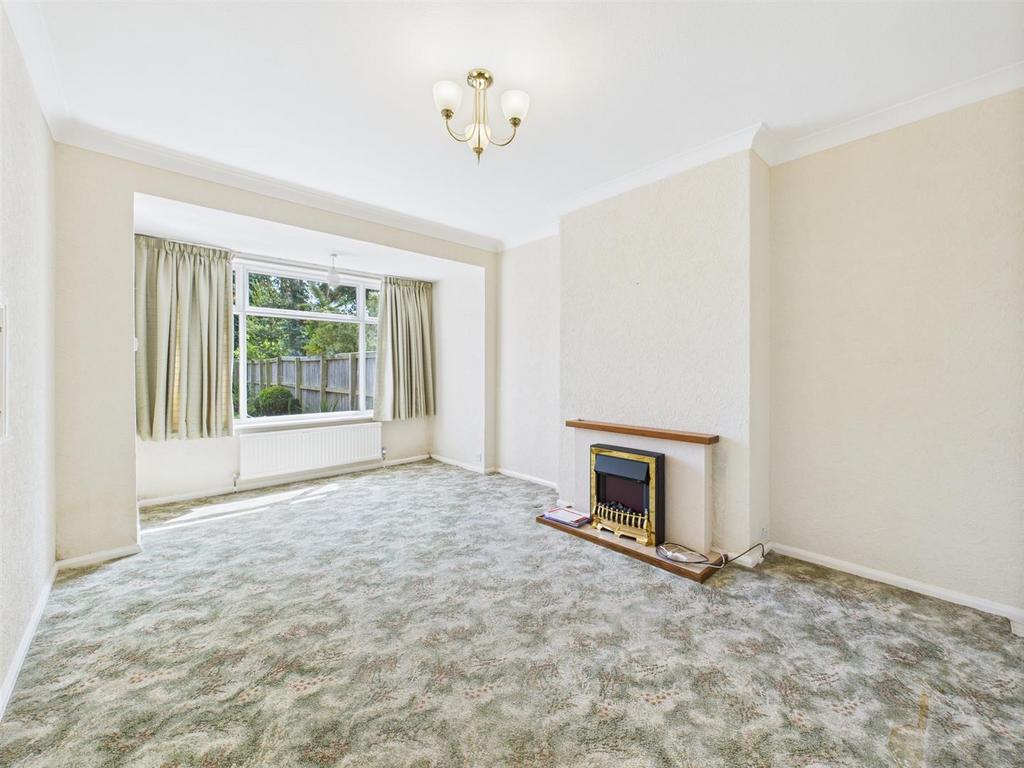 Sitting/dining room: