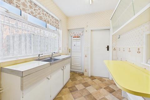 3 bedroom semi-detached house for sale, Nightingale Road, Bridlington