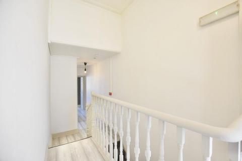 3 bedroom flat to rent, Romford Road, Forest Gate, E7
