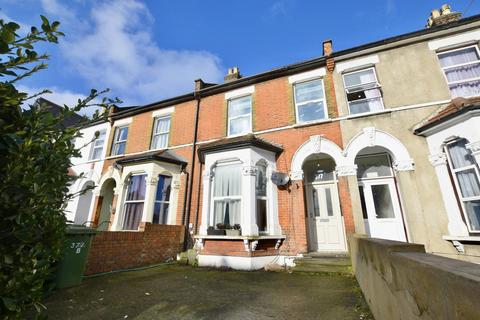 3 bedroom flat to rent, Romford Road, Forest Gate, E7