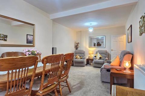 2 bedroom bungalow for sale, Cedar Close, Ampthill, Bedfordshire, MK45