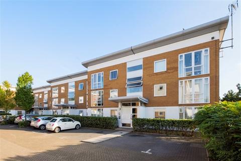 Felixstowe Court, E16