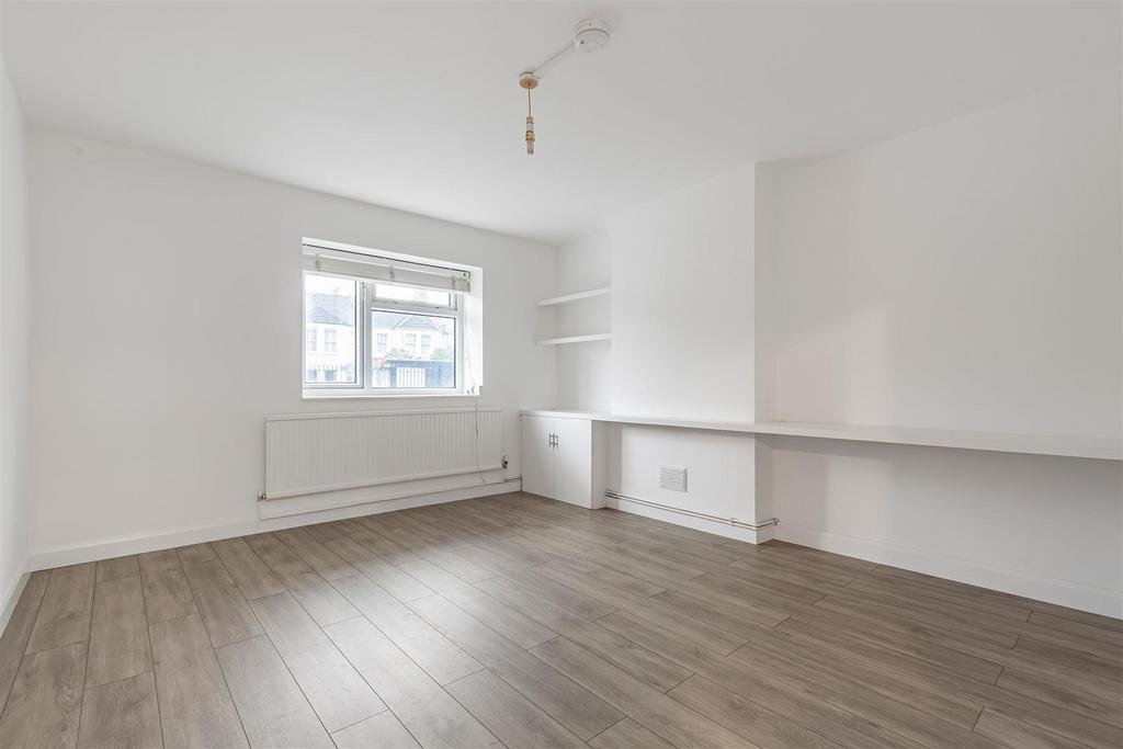 James anderson-31 chertsey court  4 .JPG