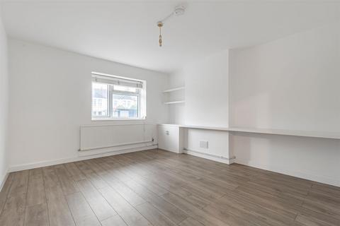 1 bedroom flat to rent, Chertsey Court, Mortlake, SW14