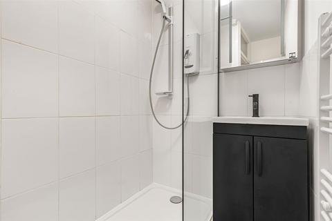 1 bedroom flat to rent, Chertsey Court, Mortlake, SW14