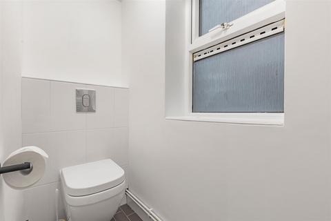 1 bedroom flat to rent, Chertsey Court, Mortlake, SW14