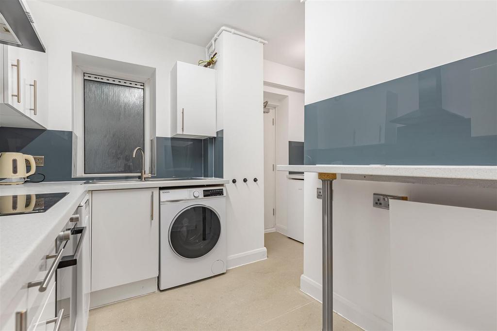 James anderson-31 chertsey court  9 .JPG