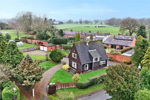 3 bedroom detached house for sale, Willow Street, Overton-On-Dee.