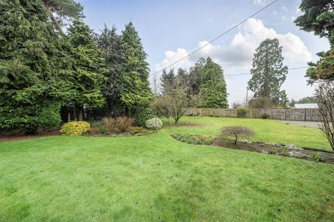 3 bedroom detached house for sale, Willow Street, Overton-On-Dee.