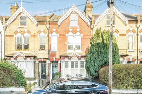 2 bedroom flat for sale, Broomwood Road, London SW11