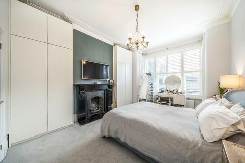 2 bedroom flat for sale, Broomwood Road, London SW11