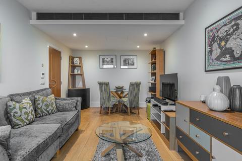 2 bedroom flat for sale, Brewhouse Lane, London, SW15