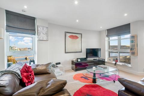 2 bedroom apartment for sale, Barrier Point Road, London, E16