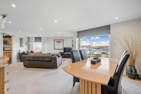 2 bedroom apartment for sale, Barrier Point Road, London, E16