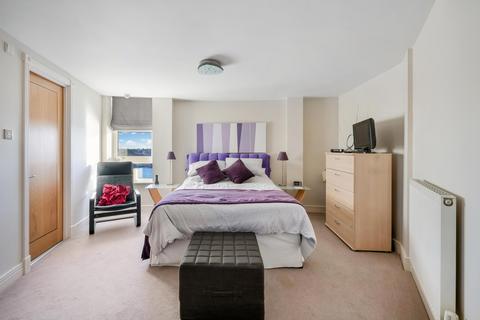 2 bedroom apartment for sale, Barrier Point Road, London, E16
