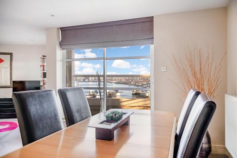 2 bedroom apartment for sale, Barrier Point Road, London, E16