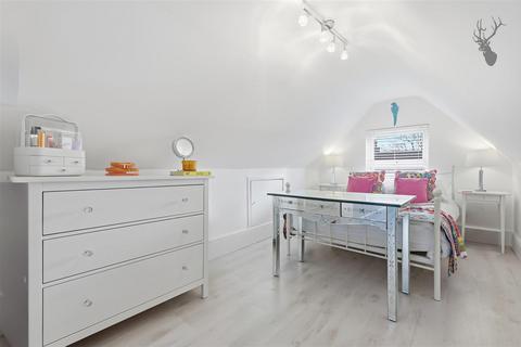 3 bedroom terraced house for sale, West Grove, Woodford Green IG8