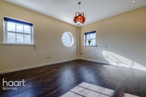 2 bedroom flat for sale, Beauvais Square, BEDFORD