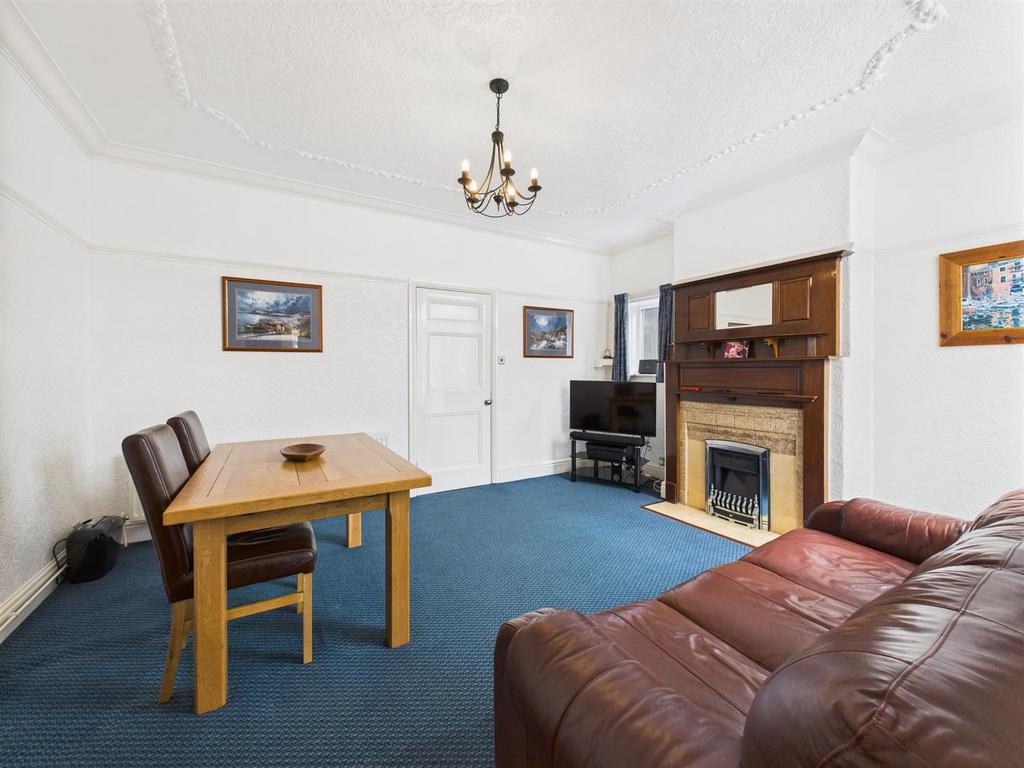 Dining room: