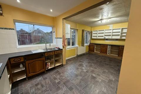 3 bedroom semi-detached house for sale, Bemerton Gardens, Kirby Cross, Frinton-on-Sea, CO13