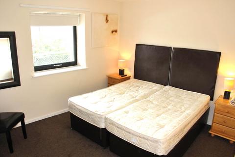 2 bedroom flat to rent, Citipeaks, East Quayside,