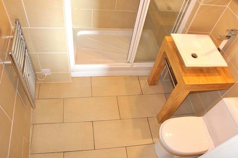 2 bedroom flat to rent, Citipeaks, East Quayside,