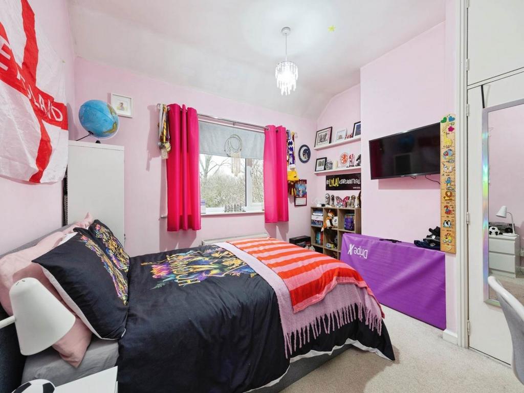 Bedroom 2 (1)