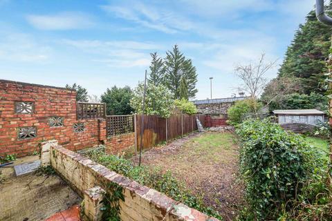 2 bedroom terraced house for sale, Haywood Road, Bromley