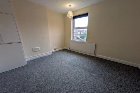 3 bedroom semi-detached house to rent, Marlborough Road, Beeston, NG9 2HL