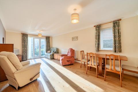 2 bedroom apartment for sale, Kingsend, Ruislip