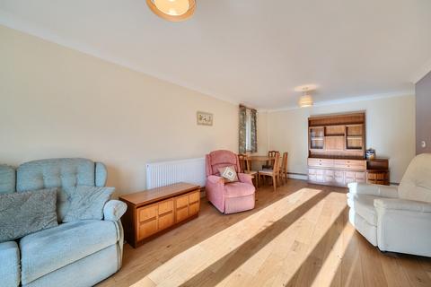 2 bedroom apartment for sale, Kingsend, Ruislip