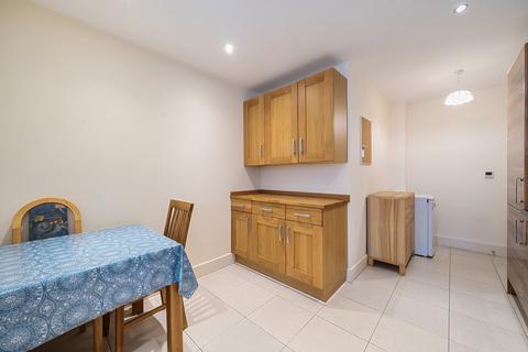 2 bedroom apartment for sale, Kingsend, Ruislip