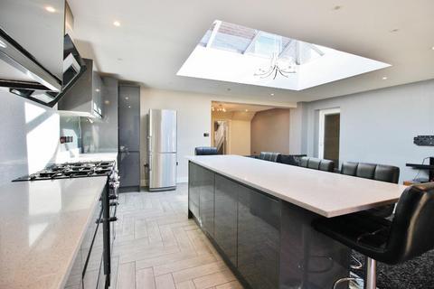 4 bedroom house for sale, Havering Road, Romford