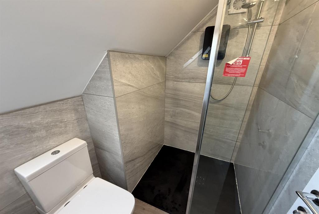 Bathroom 2.jpg