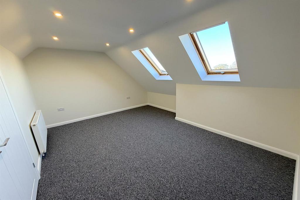 Bedroom 1.jpg
