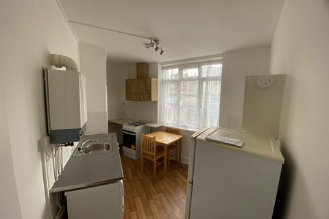 Studio to rent, Byron Road, Harrow HA1