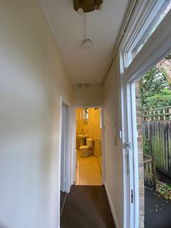 Studio to rent, Byron Road, Harrow HA1