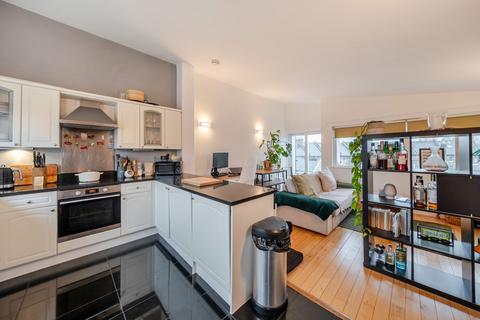2 bedroom apartment for sale, Sternhall Lane, London