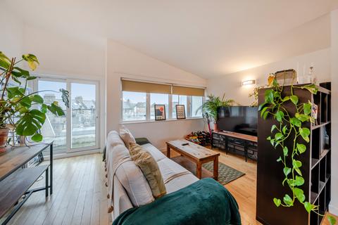 2 bedroom apartment for sale, Sternhall Lane, London