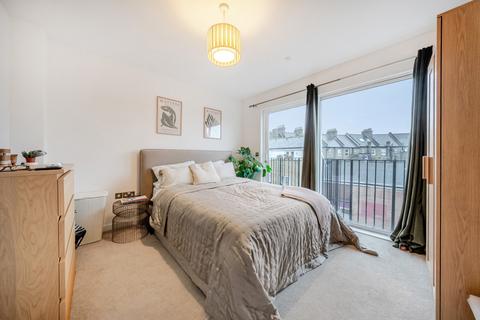 2 bedroom apartment for sale, Sternhall Lane, London