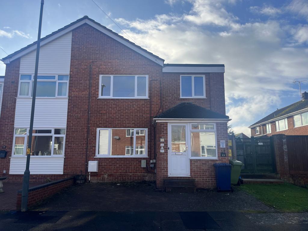 4 Bedroom Extended Semi Detached House For Rent