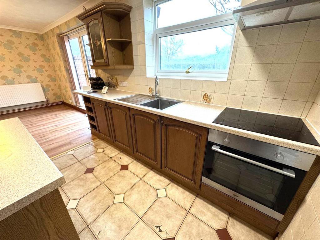 Kitchen Pic 1